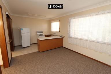 Unit For Lease - NSW - Inverell - 2360 - Low Maintenance Unit on Albion Hill  (Image 2)