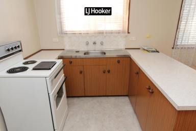 Unit For Lease - NSW - Inverell - 2360 - Low Maintenance Unit on Albion Hill  (Image 2)