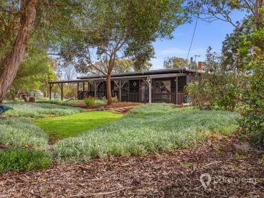 House For Sale - VIC - Port Welshpool - 3965 - PRIVATE OASIS IN PORT WELSHPOOL  (Image 2)