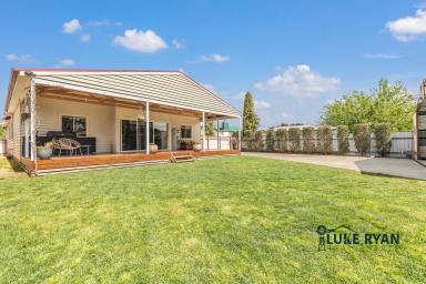 House For Sale - VIC - Rochester - 3561 - "CASTAWAY" CLASSIC PERIOD HOME WITH  POOL & MODERN TOUCHES  (Image 2)