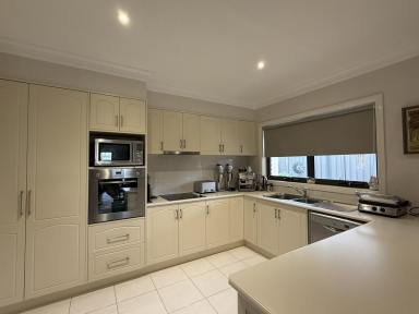 Townhouse For Lease - VIC - Hamilton - 3300 - Neat two bedroom unit  (Image 2)