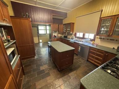 House For Lease - NSW - Grafton - 2460 - CHARMING FAMILY HOME IN PRIME LOCATION - FURNISHED PROPERTY WITH MOWING INCLUDED  (Image 2)