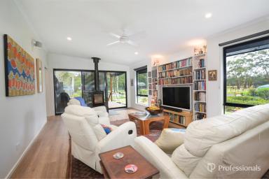 House For Sale - VIC - Wesburn - 3799 - CREEK FRONTAGE & ENERGY EFFICIENT LIVING  (Image 2)