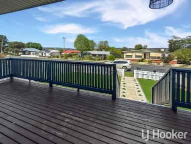 House For Sale - NSW - Inverell - 2360 - Great Location, Fantastic Outlook  (Image 2)
