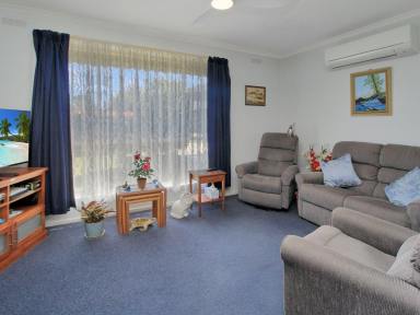 Townhouse For Sale - VIC - Bairnsdale - 3875 - IMMACULATE BRICK UNIT IN A CENTRAL LOCATION  (Image 2)
