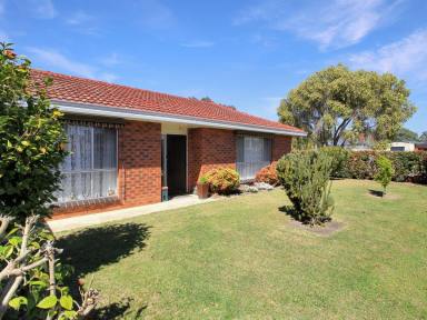 Townhouse For Sale - VIC - Bairnsdale - 3875 - IMMACULATE BRICK UNIT IN A CENTRAL LOCATION  (Image 2)