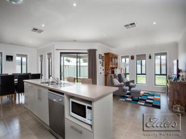 House For Lease - VIC - Ascot - 3551 - WHERE LIFESTYLE AND CONVENIENCE COME TOGETHER!  (Image 2)