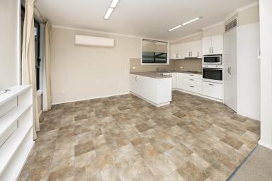 House For Sale - VIC - Swan Hill - 3585 - Spacious Family Home with Modern Comforts and a Prime Location!!!  (Image 2)