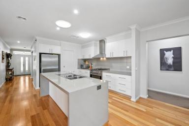 House For Lease - VIC - Kangaroo Flat - 3555 - Stylish Family Living in a Beautifully Landscaped Setting  (Image 2)