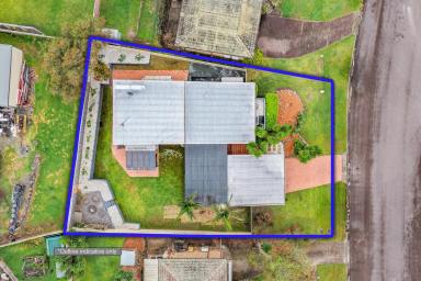 House For Sale - NSW - Raymond Terrace - 2324 - ELEVATED SPLIT-LEVEL LIVING WITH VIEWS, STYLE & SPACE TO ENTERTAIN!  (Image 2)