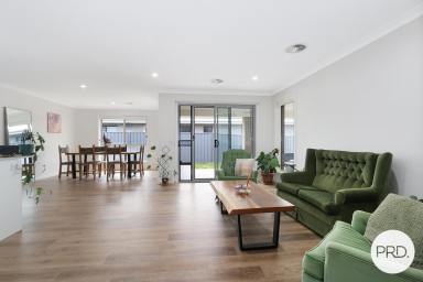 House For Lease - NSW - Thurgoona - 2640 - STUNNING 4 BEDROOM HOME!  (Image 2)