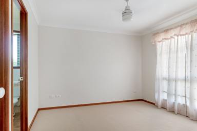 Unit Leased - QLD - Centenary Heights - 4350 - Beautifully presented and generously sized unit  (Image 2)