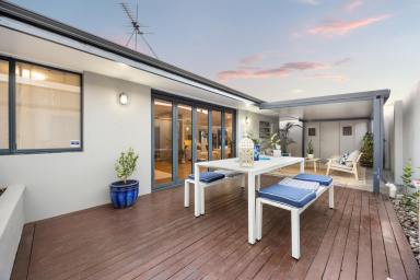 House For Sale - WA - Wilson - 6107 - Renovated Stylish Home Only A Short Stroll To The River  (Image 2)