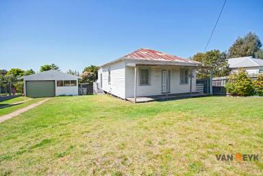 House For Sale - VIC - Paynesville - 3880 - Development Potential 250 metres from Paynesville Waterfront (Image 2)