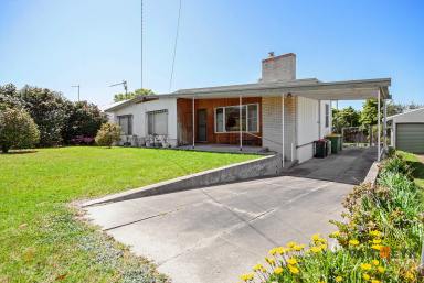 House For Sale - VIC - Paynesville - 3880 - Enjoy a Sea Change at Paynesville on the Gippsland Lakes  (Image 2)