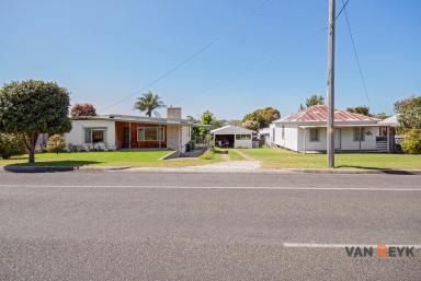 House For Sale - VIC - Paynesville - 3880 - Enjoy a Sea Change at Paynesville on the Gippsland Lakes  (Image 2)