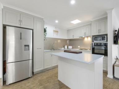 House For Sale - VIC - Bairnsdale - 3875 - ROOM FOR THE EXTENDED FAMILY  (Image 2)