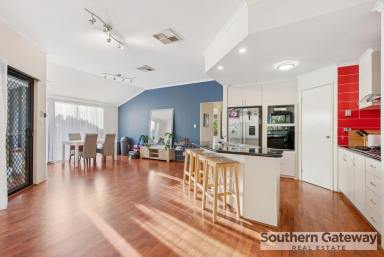 House For Sale - WA - Orelia - 6167 - HOT PROPERTY, COOL POOL - WINDSOR HILLS STYLE  (Image 2)