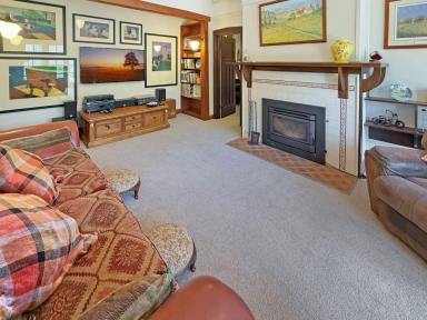 House For Sale - NSW - Leeton - 2705 - STUNNING HOME WITH PRIME LOCATION  (Image 2)