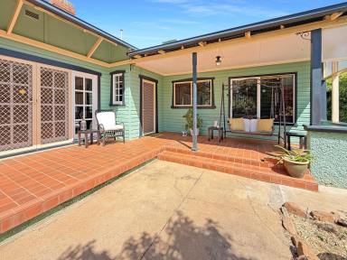 House For Sale - NSW - Leeton - 2705 - STUNNING HOME WITH PRIME LOCATION  (Image 2)