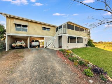 House For Sale - NSW - Narrabri - 2390 - ENTERTAIN WITH THE BEST VIEW IN TOWN  (Image 2)
