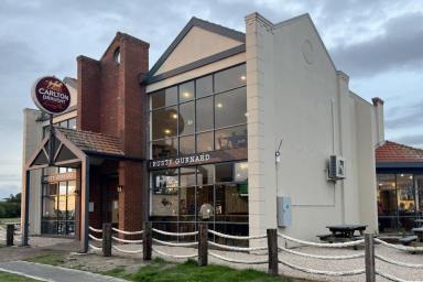 Hotel/Leisure For Sale - VIC - Port Welshpool - 3965 - ICONIC RUSTY GURNARD HOTEL - PORT WELSHPOOL  (Image 2)