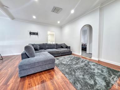 House For Sale - NSW - Narrabri - 2390 - MODERN HOME IN A GREAT STREET  (Image 2)