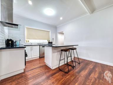 House For Sale - NSW - Narrabri - 2390 - MODERN HOME IN A GREAT STREET  (Image 2)