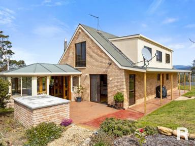 House For Sale - TAS - Penna - 7171 - The Perfect Blend of Comfort, Space & Coastal Charm!  (Image 2)