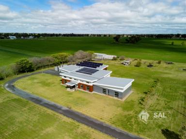 House For Sale - SA - Bordertown - 5268 - Luxury Lifestyle Property Like No Other  (Image 2)