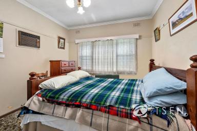 House For Sale - VIC - Flora Hill - 3550 - Charming Home in Convenient Flora Hill Location  (Image 2)