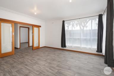 House For Sale - VIC - Wendouree - 3355 - Immaculately Presented Family Home in Popular Wendouree  (Image 2)