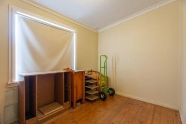 House Sold - NSW - Dubbo - 2830 - Spacious 4BDR house in prime location  (Image 2)