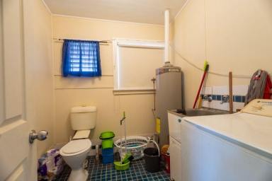 House For Sale - NSW - Dubbo - 2830 - Spacious 4BDR house in prime location  (Image 2)