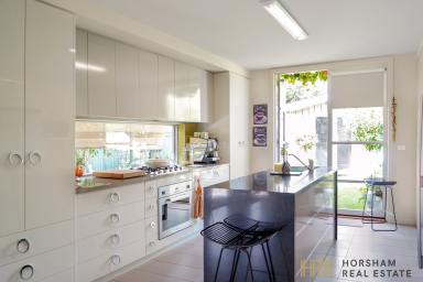 Townhouse For Lease - VIC - Horsham - 3400 - Fully Furnished Luxury Home (Image 2)