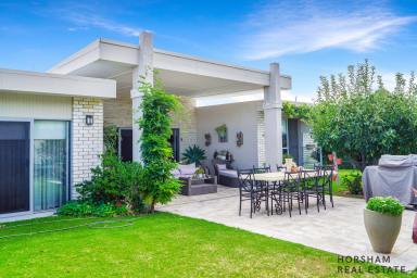 Townhouse For Lease - VIC - Horsham - 3400 - Fully Furnished Luxury Home (Image 2)