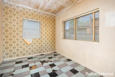 House Auction - NSW - Mount Austin - 2650 - Absolute Purse Pleaser  (Image 2)