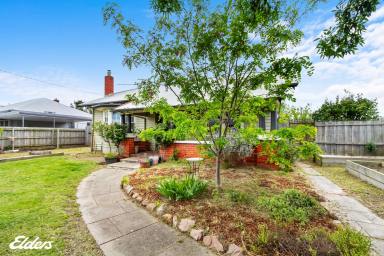 House For Sale - VIC - Yarram - 3971 - CLASSIC, COMFORT AND CONVENIENCE - ALL IN ONE ADDRESS!  (Image 2)