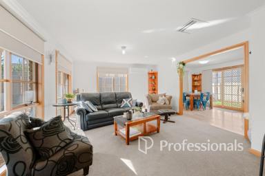 Unit For Sale - VIC - Mildura - 3500 - Beautifully Located Double-Storey Townhouse (Image 2)