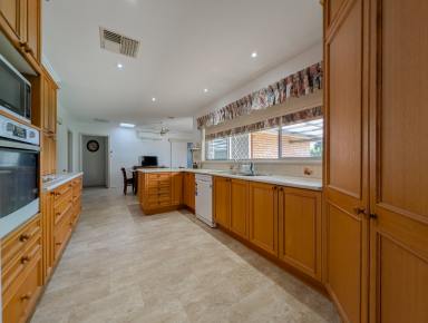 House For Sale - VIC - Kerang - 3579 - Immaculate 4-Bedroom Brick Home with Style  (Image 2)