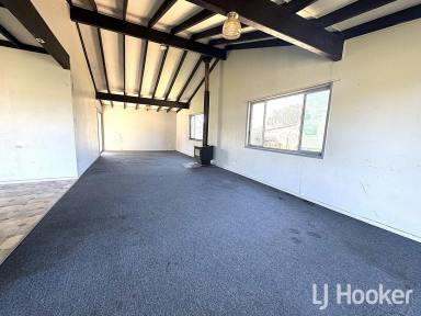 House For Sale - NSW - Inverell - 2360 - Home with Great Bones on Big Block  (Image 2)