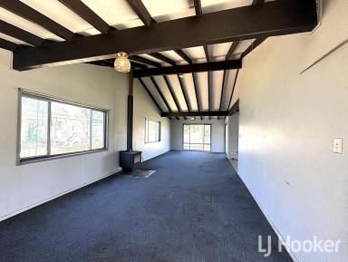 House For Sale - NSW - Inverell - 2360 - Home with Great Bones on Big Block  (Image 2)
