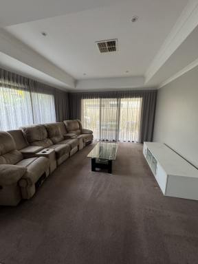 House For Lease - WA - Hocking - 6065 - Large 5x2 + Theatre + Study Furnished House Across from Park  (Image 2)