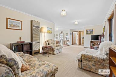 House For Sale - VIC - Stawell - 3380 - Spacious Family Living in Popular Sharpley Avenue (Image 2)