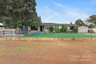 House For Sale - WA - Byford - 6122 - Classic & Spacious Family Living on a Generous 725m² Block  (Image 2)
