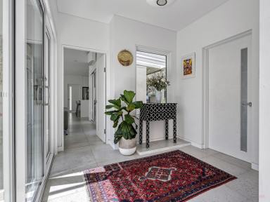 House For Sale - NSW - Moss Vale - 2577 - Contemporary Elegance – Prime Location  (Image 2)