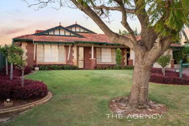 House For Sale - WA - Canning Vale - 6155 - Luxurious Family Home in Quiet Cul-de-Sac  (Image 2)