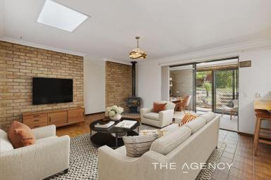 House For Sale - WA - Beldon - 6027 - RELAX & ENJOY THE INLAND VIEWS!!! (Image 2)