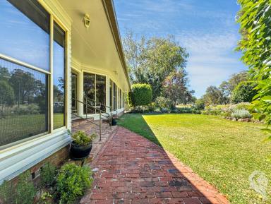 House For Sale - NSW - Narrabri - 2390 - SOPHISTICATED PROPERTY IN BLUE RIBBON LOCATION!  (Image 2)