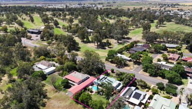 House For Sale - NSW - Narrabri - 2390 - BEAUTIFUL HOME AND POOL NEAR THE GOLF CLUB!  (Image 2)